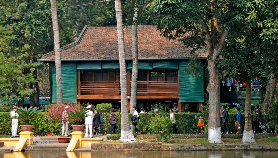 1 Day On 5-Star Halong Cruise With Highest Safety Equipments - Luon Cave by kayak or bamboo boat
