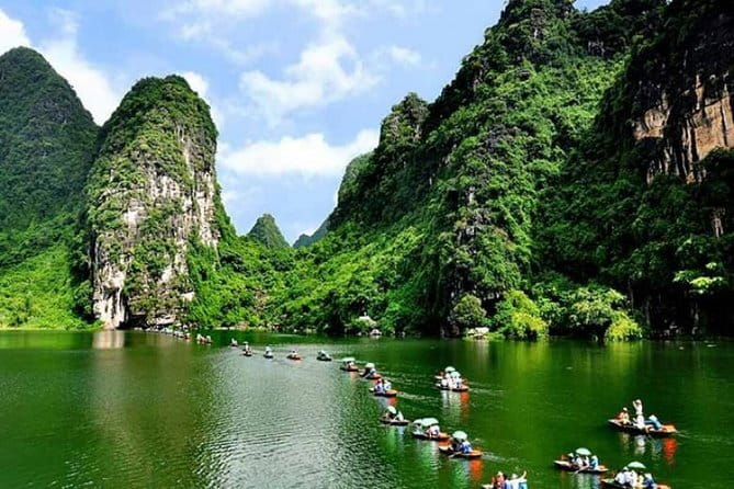 17-Day Vietnam Tour | Explore the Best Highlights of Vietnam - Ho Chi Minh City connects war history with city monuments