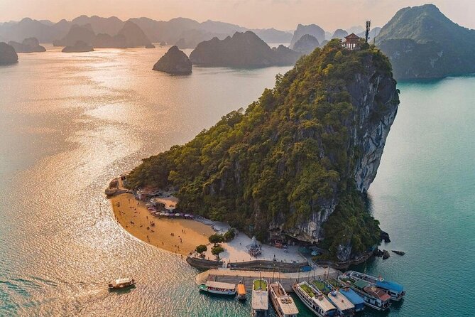 2-Day In Halong Bay Cruise With Transfer From Hanoi - The crew and guide can shape the trip