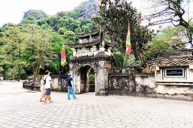 2 Day Private Tour in Ninh Binh with Mini Resort or 4 Star Hotel - Hoa Lu temples and Vietnam’s 10th-century capital