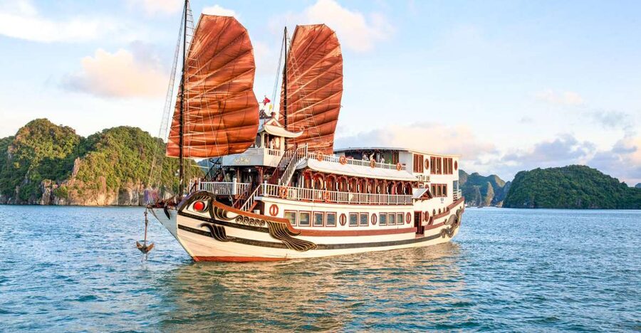 2-Day Royal Palace Ha Long Bay & Ti Top Island Cruise - Kayaking Beside the Cliffs