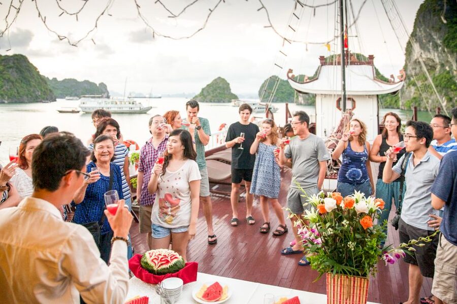 2-Day Royal Palace Ha Long Bay & Ti Top Island Cruise - Cabins, Air-Conditioning, and Shared Rooms