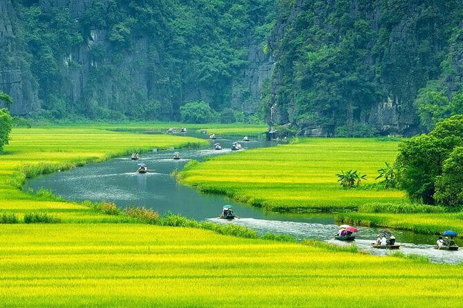 2-Days Sapa Tour with Fansipan Cable Car Trekking Three Village - Lunch, Sapa town, and the ride home