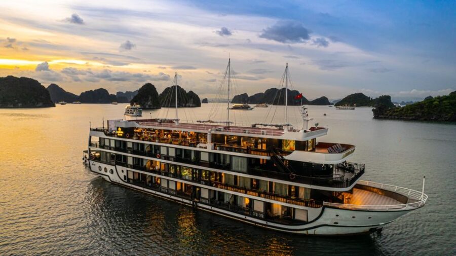 3-Day 2-Night Lan Ha Bay 5-Star Cruise - Cat Ba Island and Trung Trang Cave