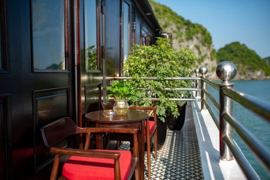3 Day Hanoi - Ninh Binh - Halong Bay 5 Star Cruise & Balcony - Day three: tai chi and Sung Sot Cave