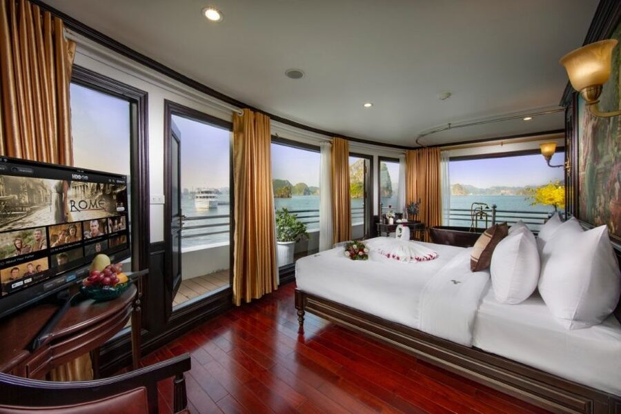 3 Day Hanoi - Ninh Binh - Halong Bay 5 Star Cruise & Balcony - Day two: the long road to Ha Long Bay