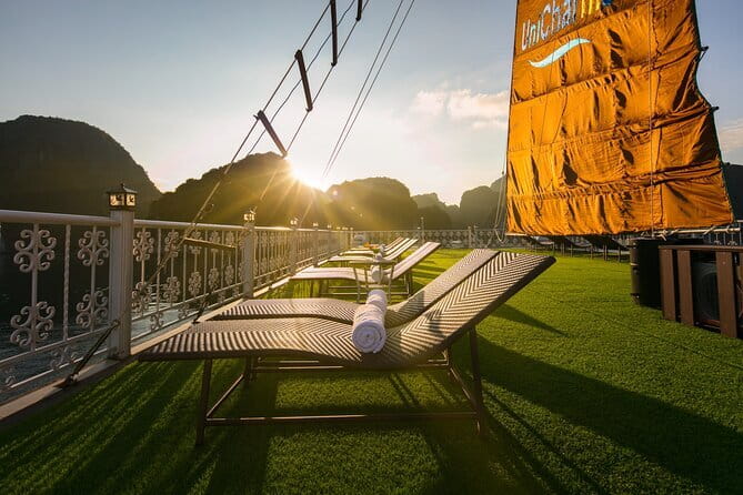3Day Kayak & Trek to Ha Long Bay and Tamcoc (the 2nd day private) - Day one: from Hanoi to the quieter bay