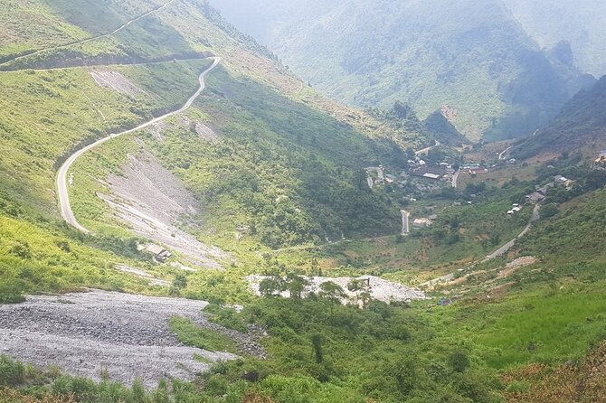 4 Days 3 Nights Ha Giang Easy Driving Motorbike Tours - Homestays, meals, and local contact