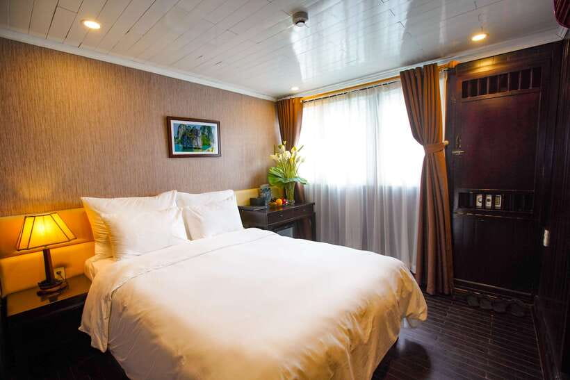 4-star Halong Paloma Cruise 2D1N Trip - Day 2: Tai Chi, Vung Vieng, and the pearl farm