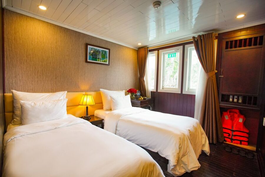 4-star Halong Paloma Cruise 2D1N Trip - Service, food, and the small-group setup