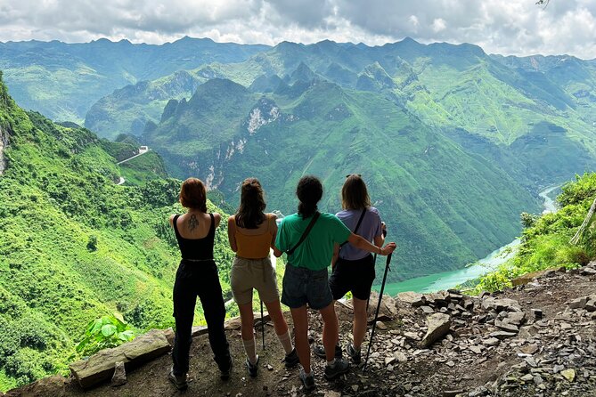 5 Day Ha Giang Loop and Cao Bang Discovery Tour - Day three: Dong Van Market, Ma Pi Leng, and the Nho Que River