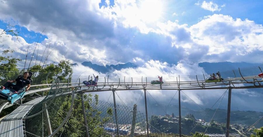 Alpine Coaster Ban Mong Experience in Sapa - Vietnam - The uphill glide through the clouds