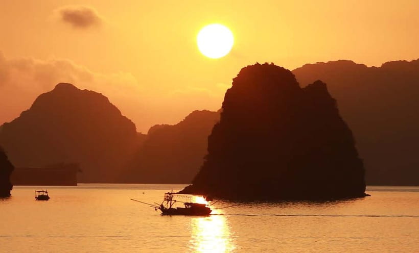 Bai Tu Long Bay 2 Days 1 Night With Renea Cruise - Why Bai Tu Long Bay makes a good two-day cruise