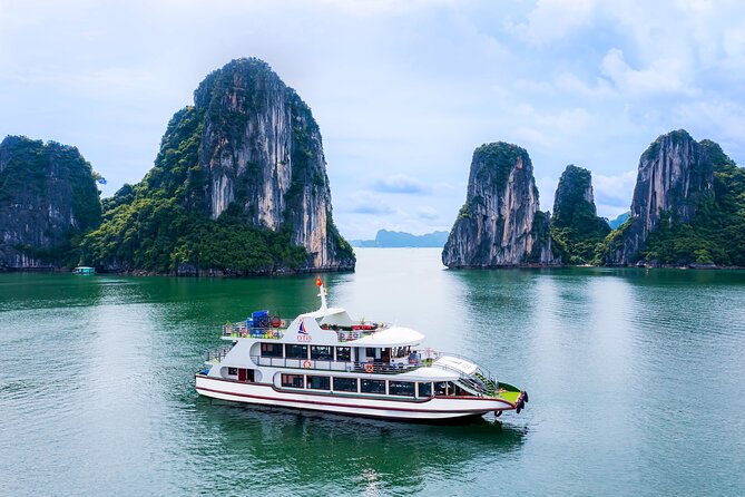 Best Halong 5 star Day Trip, inclusive,buffet,cave,kayak,transfer - Sung Sot Cave and the lagoon at Luon Cave