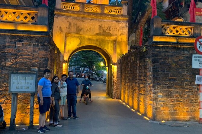Best Hanoi Food Tour 7 Different Food Tasting Visit Train Street - Guides who shape the experience