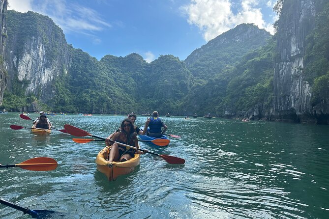 Best seller Halong bay 6 hours cruise - Lunch on the boat, with views of the islets