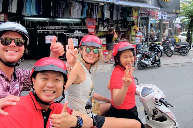Big Eats & Small Seats - Green papaya salad and the first taste of street food