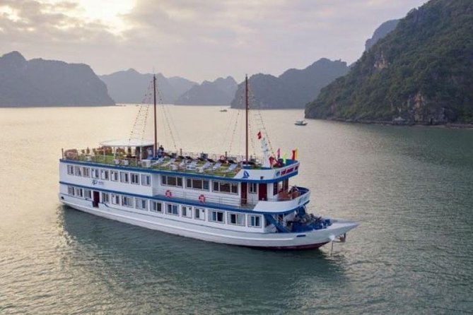 Catherine Cruise 2 Days/1 Night with 6 Star Cruise - The first day: Ha Long Bay from the deck