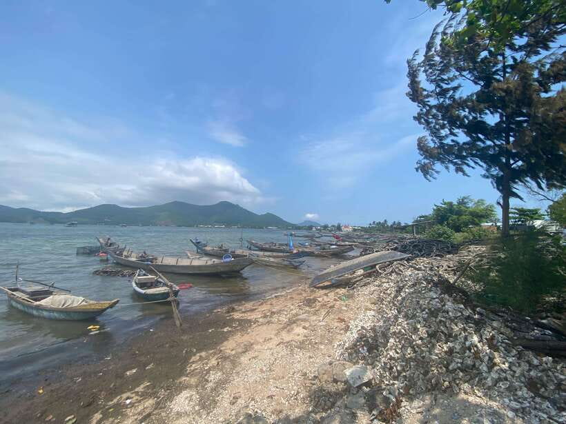 Chan May Port : to Golden Bridge/Imperial City/Hoi An Town - What the private driver adds
