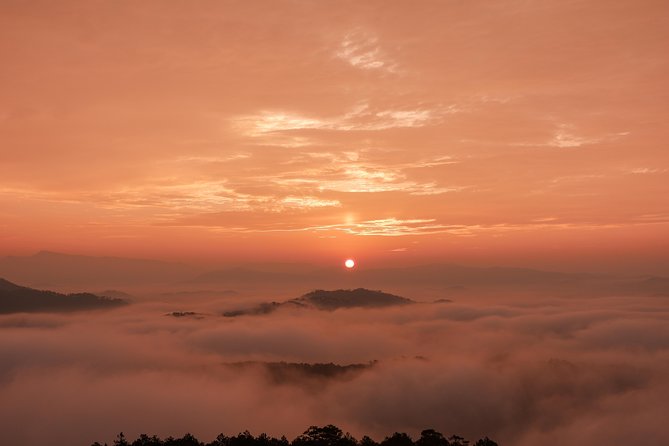 Cloud Chasing packaged hike - Sunrise, Nature and Wellness - Khanh’s personal guiding style