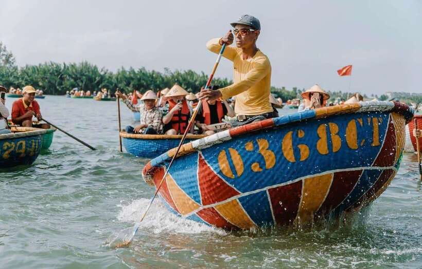 Coconut Boat Hoi An - The first minutes on the water