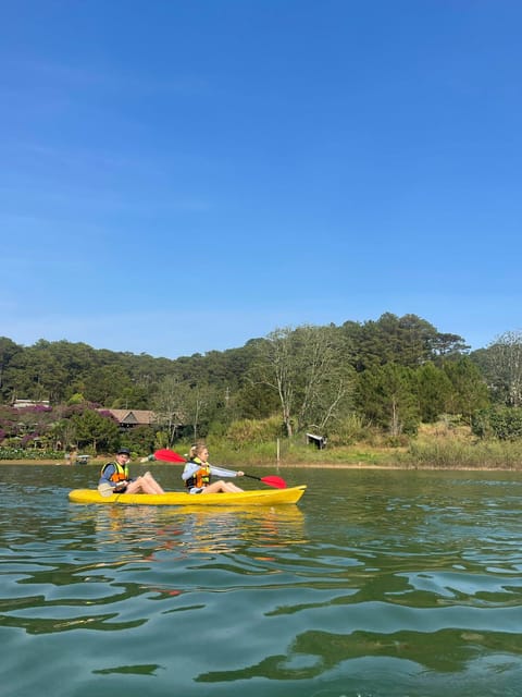 Da Lat: Tuyen Lam Lake Kayak or SUP Tour - Picking sunrise, morning, or sunset