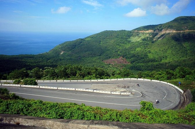 Da Nang Airport Arrival Private Transfer - How this compares with taking a taxi