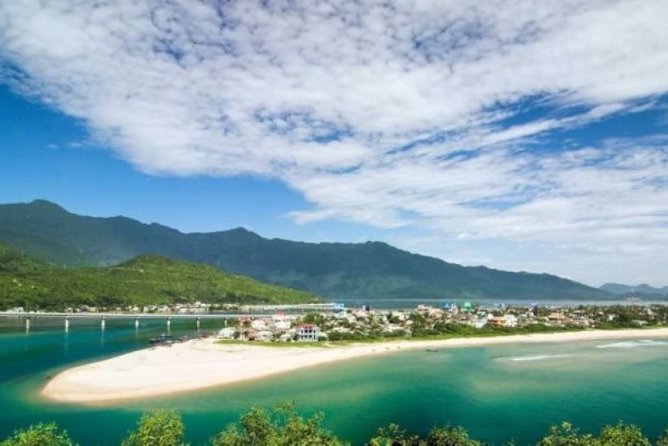 Da Nang Airport To Hue Private Transfer - The Private Car and What Is Included