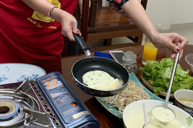 Da Nang Authentic Home Cooking Class - The first hour, from ingredients to the cooking pot