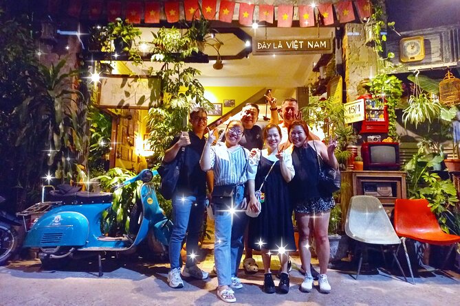 Da Nang By Night: Seafood dinner, night market and cruise trip - Seafood dinner brings the city to the table