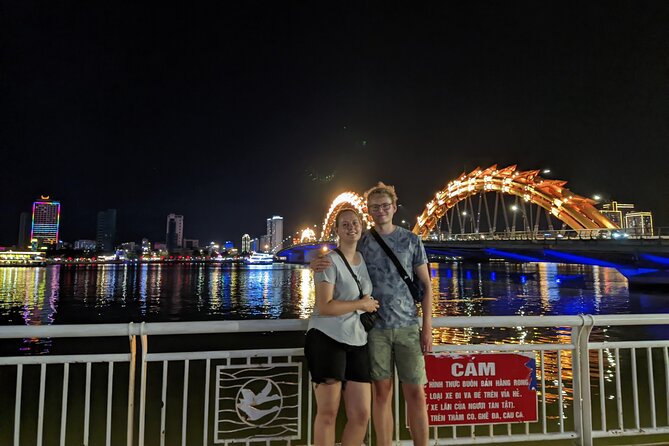Da Nang By Night: Seafood dinner, night market and cruise trip - A 45-minute Han River cruise with live music