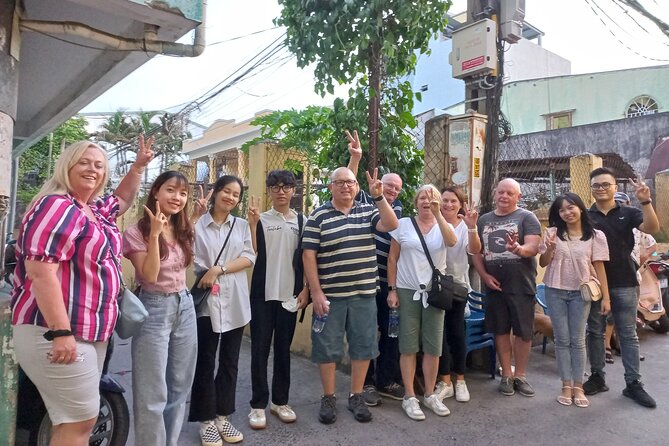 Da Nang By Night: Seafood dinner, night market and cruise trip - Guides, group size, and the feel of the evening
