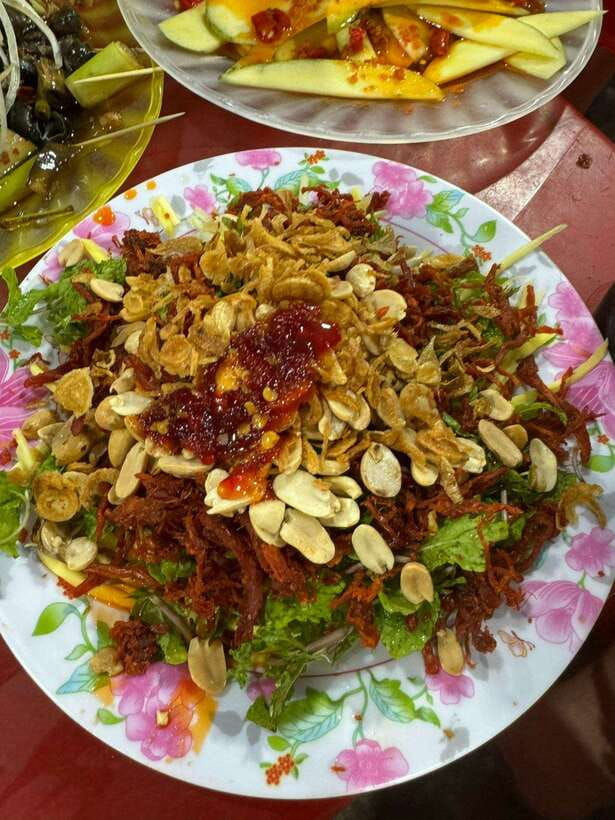 Da Nang City Street Food Private Tour With Local Students - Markets, seafood, and the stops worth remembering