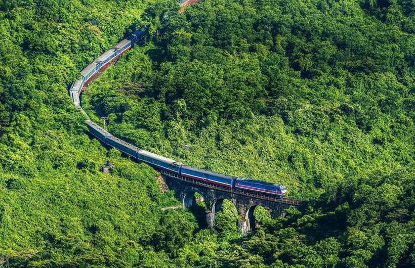 Da Nang: Hue Imperial Day Trip, Hai Van Pass Train, & Lunch - Entering Hue’s Imperial City