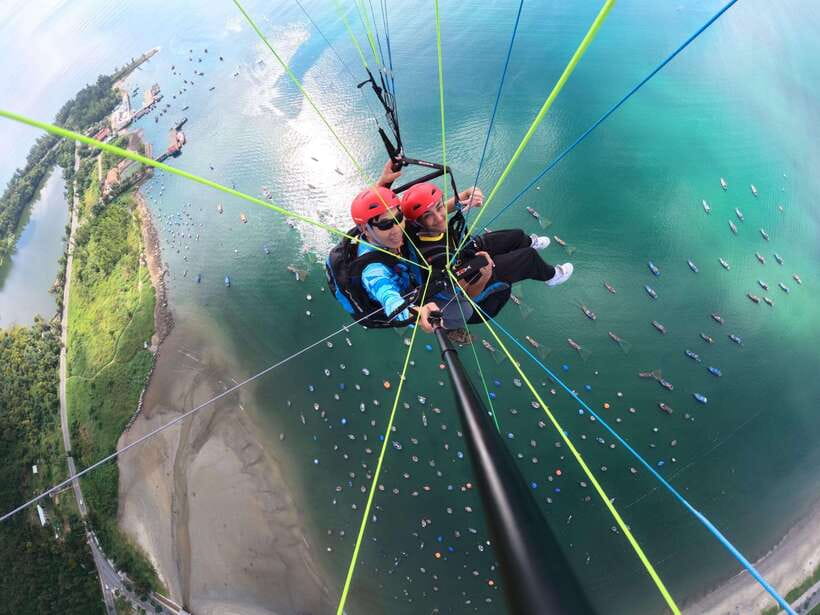 Da Nang Private paragliding experience on Monkey Mountain - A short flight with a careful safety routine
