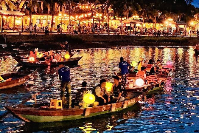 Da Nang: RoundTrip transfer to Hoi An ancient town by private car - Pickup in Da Nang and the first leg