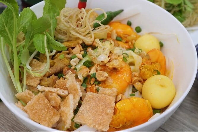 Da Nang Street Foodie Walking Tour - What David adds beyond the plate