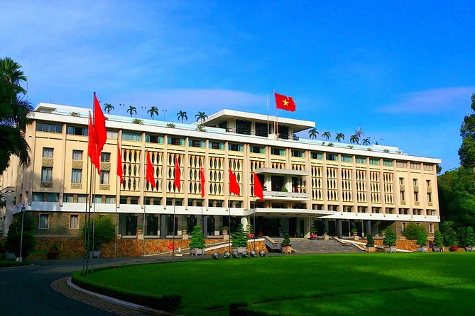 Daily Small Group Tour to Saigon City and Cu Chi Tunnels - Lunch before the road to Cu Chi