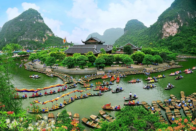 Daily Tour Trang An-Bai Dinh Group Tour - The buffet lunch is a useful pause