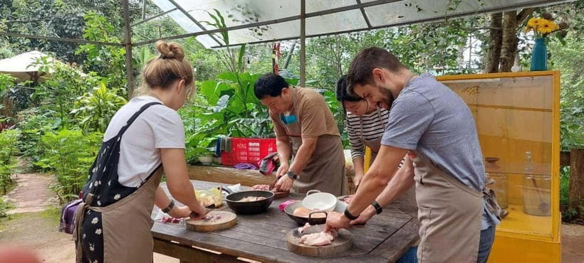 Dalat: Home Cooking Class with Central Market Tour - Choosing one starter and two main dishes