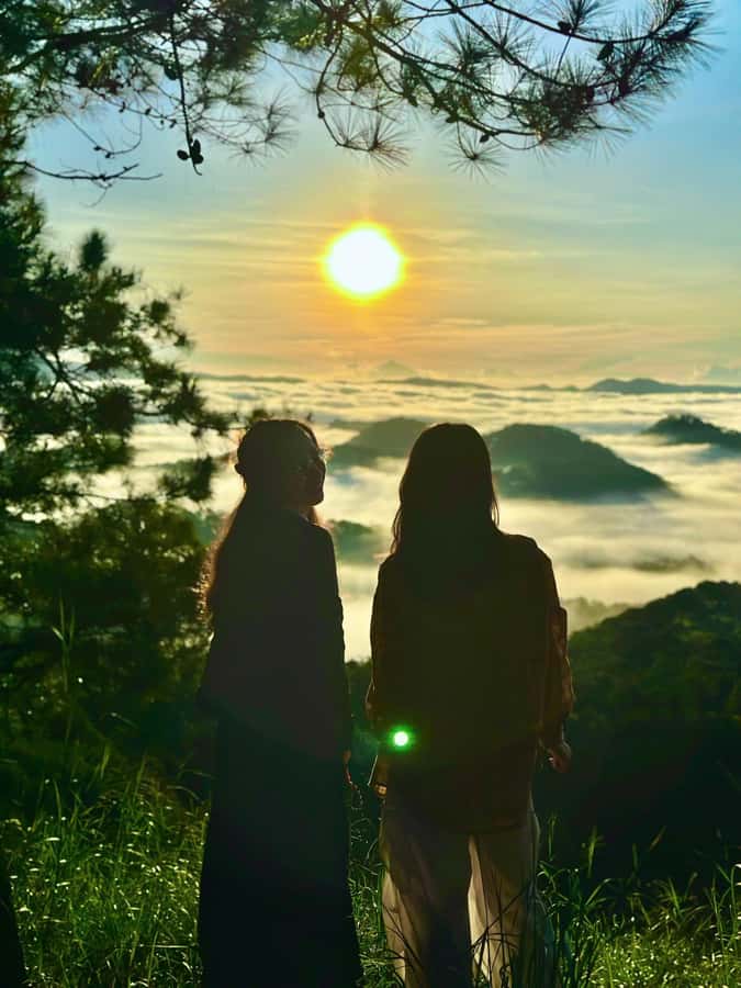 Dalat: Sunrise Trekking and Cloud Hunting experience - Coffee, breakfast, and a quiet summit pause