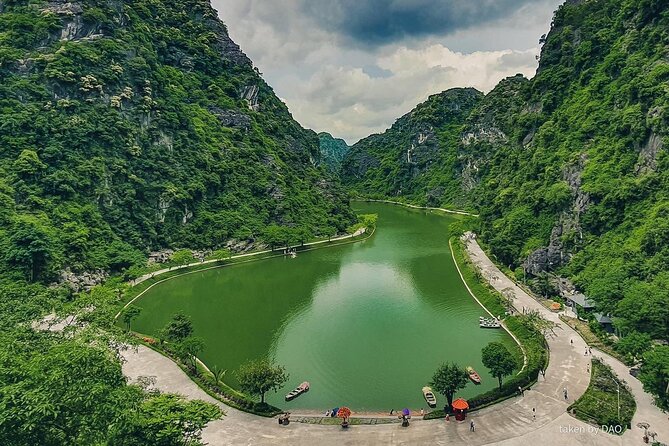 Day Trip from Hanoi to Ninh Binh Hoa Lu, Trang An, and Mua Cave - Climbing the 500 steps at Mua Cave