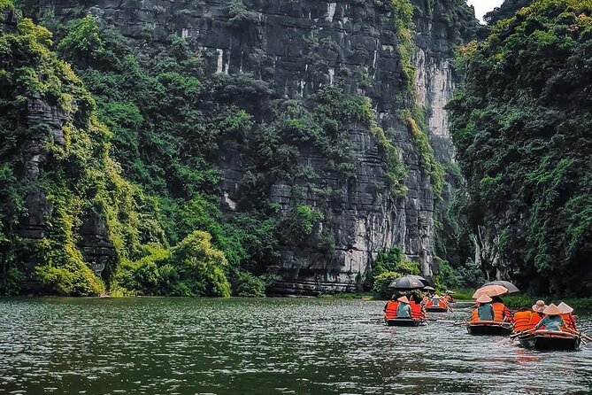 Day Trip from Hanoi to Ninh Binh Hoa Lu, Trang An, and Mua Cave - Hoa Lu and the temples of the Dinh and Le dynasties