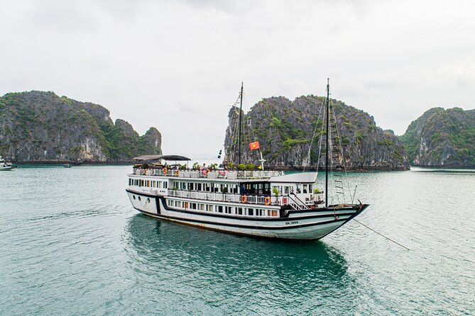 Day trip to Halong Bay from Hanoi - Lunch with the limestone islands around you