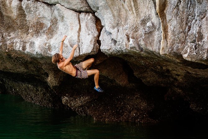 Deep Water Solo - Meeting in Cat Ba and heading to the cliffs