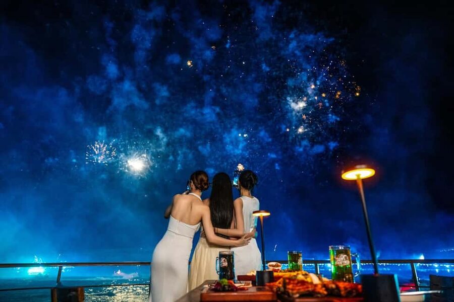Dinner with Symphony Show And Firework Of Kiss Of The Sea - Kiss of the Sea and fireworks around 21:00