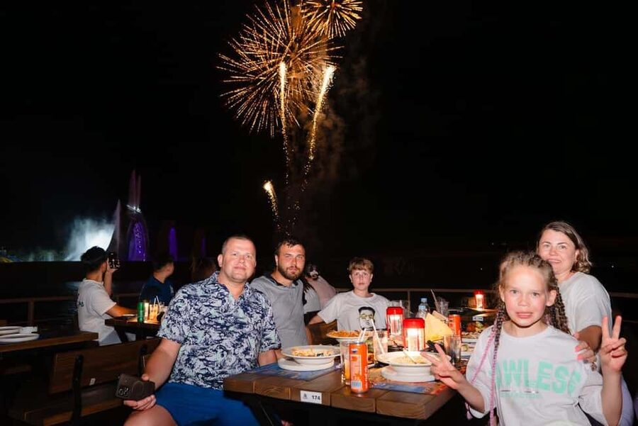Dinner with Symphony Show And Firework Of Kiss Of The Sea - Transport, guide support, and payment checks