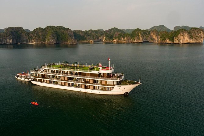 Doris Cruise 5 star cruise 3 days visiting Halong - Lan Ha Bay - Day 3: Dark and Bright Cave before the harbor
