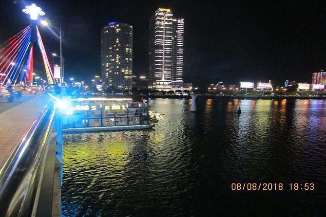Dragon Cruise by Romantic Yatch: Tasty Beer/Flower/Cake & Dance - Passing Love Bridge and the city lights