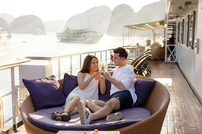 Emeraude Cruise 2 days 1 night Ha Long Bay Tour - Why one night on Ha Long Bay makes sense